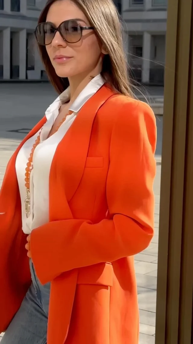 Die Poppy Apricot Kollektion in Kombination mit unserer Sonnenbrille No. 8 verleiht dir den perfekten Summer Look – stilvoll, leicht und selbstbewusst.✨🧡
Jetzt entdecken und deinen eigenen Look kreieren – mit exklusiven Brillen und zeitlosem Schmuck von Tom+Hatty.

#tomhatty #sonnenbrille #brille #jewlery #ketten #schmuck #elegance #eyewear #halskette